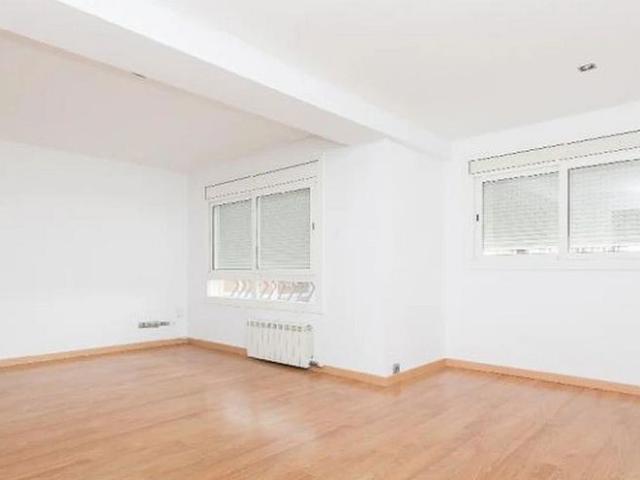 Piso en venta en calle Romul de, Sabadell, de 60 m² 2 habitaciones por 106.820
