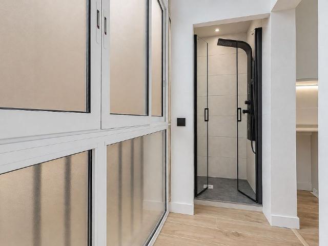Piso en venta en calle Rossello, Barcelona, de 54 m² 3 habitaciones por 299.000