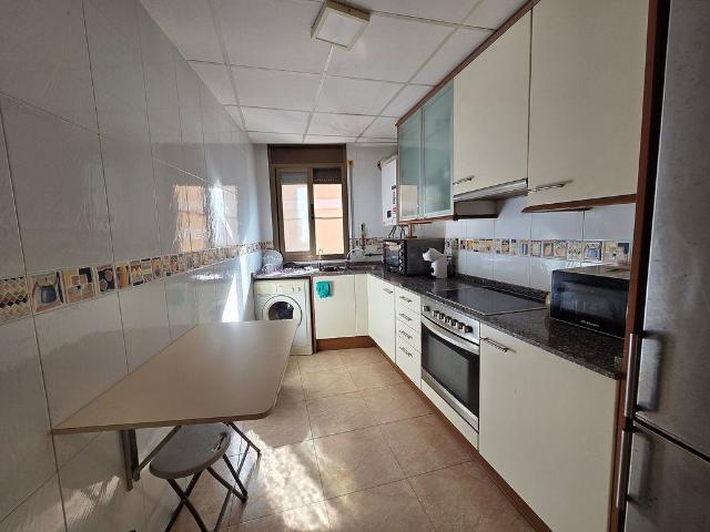 Piso en venta en calle Rovira i Virgili, Constantí, de 75 m² 3 habitaciones por 135.000