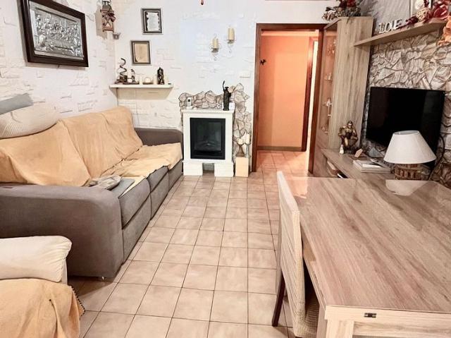 Piso en venta en calle Salvador Allende, Cornellà de Llobregat, de 71 m² 3 habitaciones por 237.000