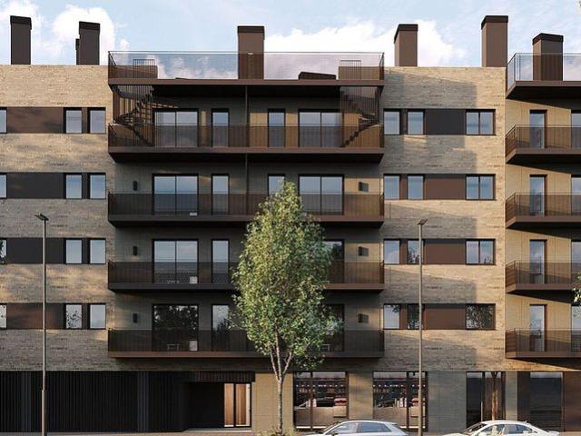 Piso en venta en calle Salvador Dalí, Cornellà de Llobregat, de 78 m² 3 habitaciones por 456.000