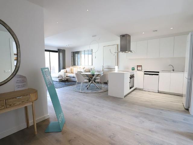 Piso en venta en calle Salvador Espriu, Santa Cristina d´Aro, de 75 m² 3 habitaciones por 325.000