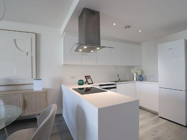 Piso en venta en calle Salvador Espriu, Santa Cristina d´Aro, de 85 m² 3 habitaciones por 303.000