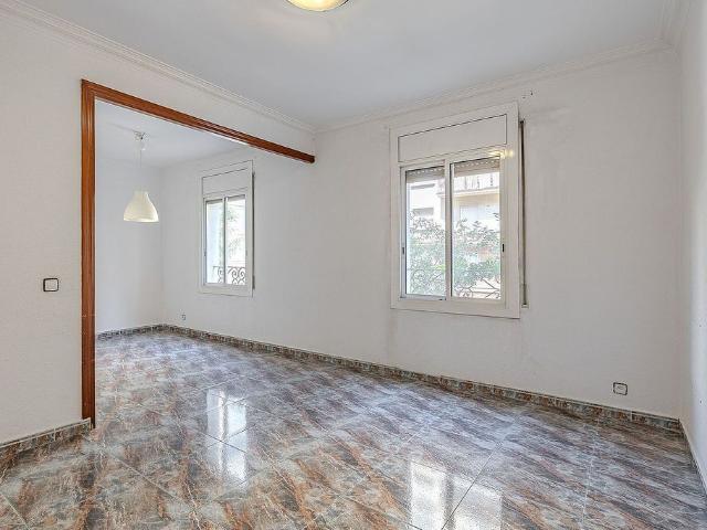 Piso en venta en calle Sant Antoni Maria Claret, Barcelona, de 87 m² 3 habitaciones por 360.000