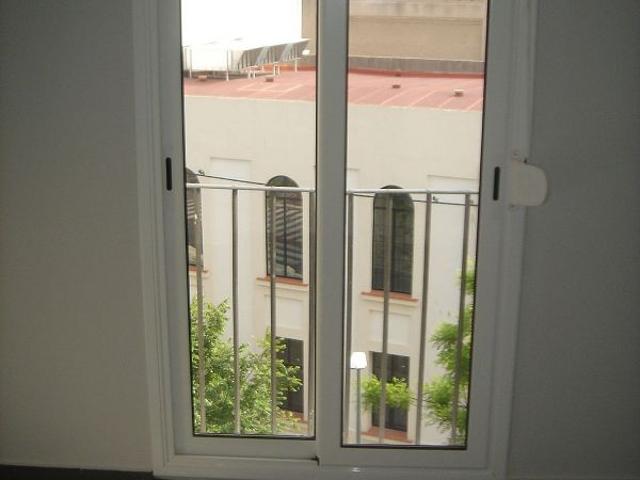 Piso en venta en calle Sant Fructuos, Barcelona, de 48 m² 3 habitaciones por 335.000