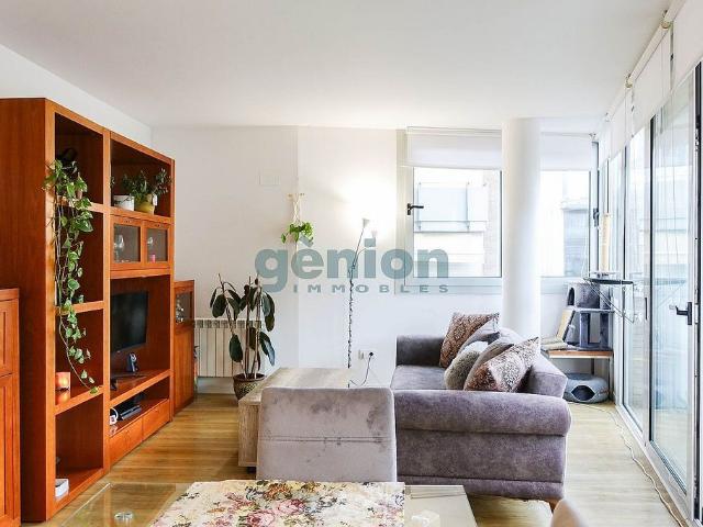 Piso en venta en calle Sant Isidre, Girona, de 80 m² 3 habitaciones por 385.000