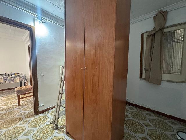 Piso en venta en calle Sant Joan de la Creu, Badalona, de 65 m² 3 habitaciones por 205.000