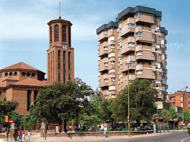 Piso en venta en calle Sant Jeroni, Cornellà de Llobregat, de 80 m² 3 habitaciones por 140.000