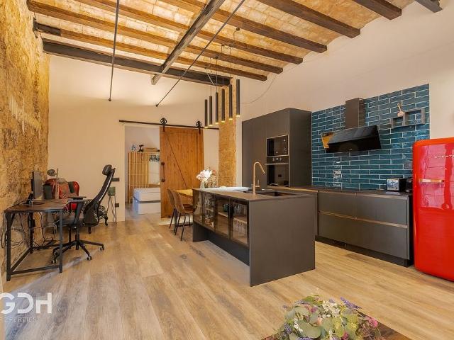 Piso en venta en calle Sant Sever, Barcelona, de 119 m² 4 habitaciones por 570.000