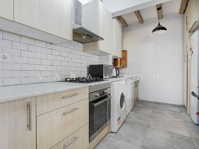 Piso en venta en calle Sant Pau, Barcelona, de 102 m² 3 habitaciones por 480.000