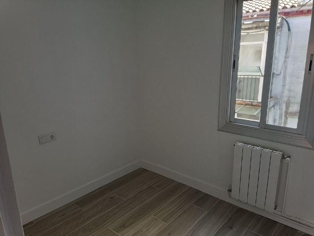 Piso en venta en calle Sant Pere de Romaní, Molins de Rei, de 60 m² 3 habitaciones por 165.000