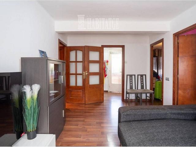 Piso en venta en calle Sant Quirze de Besora, Vic, de 60 m² 3 habitaciones por 110.000