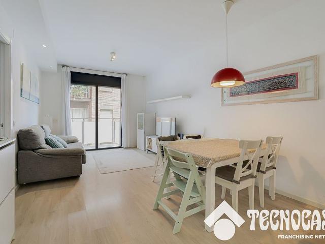 Ático en venta en calle Santa Carolina, Barcelona, de 65 m² 2 habitaciones por 470.000
