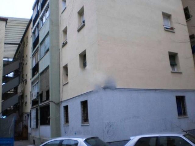 Piso en venta en calle Santa Joana Lestonnac, Badalona, de 48 m² 3 habitaciones por 100.000