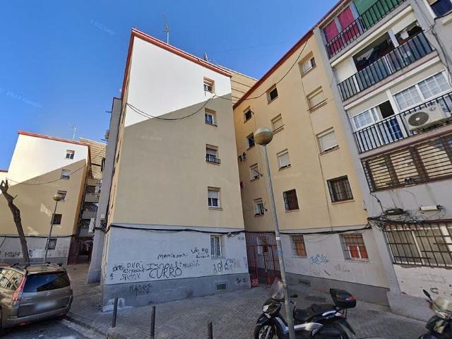 Piso en venta en calle Santa Joana Lestonnac, Badalona, de 55 m² 2 habitaciones por 56.400