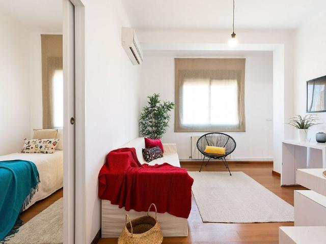 Piso en venta en calle Santiago Apòstol, Hospitalet de Llobregat, L´, de 52 m² 3 habitaciones por 217.000