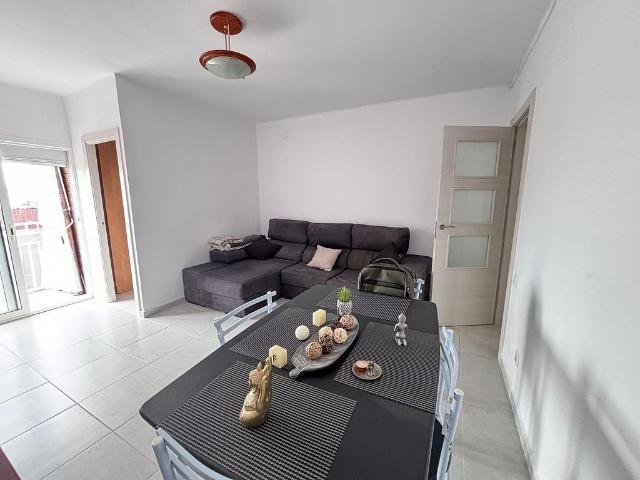 Piso en venta en calle Saturn, Badalona, de 68 m² 3 habitaciones por 250.000