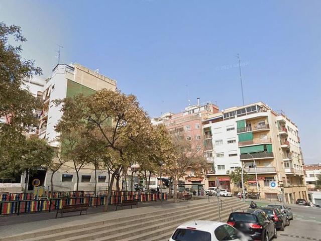 Piso en venta en calle Selva, Badalona, de 66 m² 3 habitaciones por 80.000