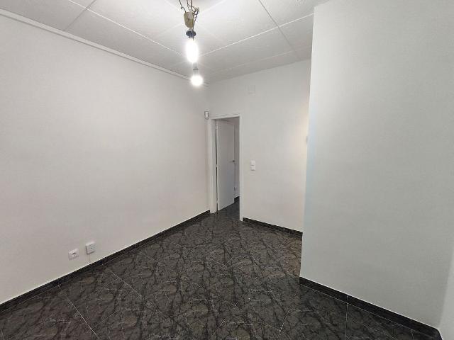Piso en venta en calle Sigüenza, Barcelona, de 50 m² 2 habitaciones por 140.000