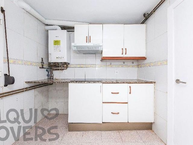 Piso en venta en calle Simancas, Badalona, de 63 m² 3 habitaciones por 78.000