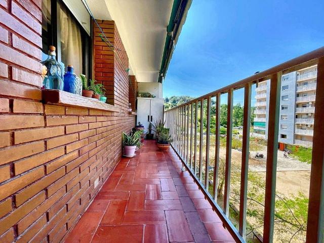 Piso en venta en calle Sorolla, Cerdanyola del Vallès, de 74 m² 3 habitaciones por 290.000