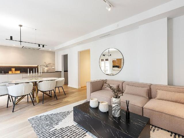 Piso en venta en calle Tallers, Barcelona, de 108 m² 3 habitaciones por 689.000