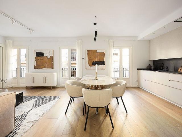 Piso en venta en calle Tallers, Barcelona, de 108 m² 3 habitaciones por 620.000