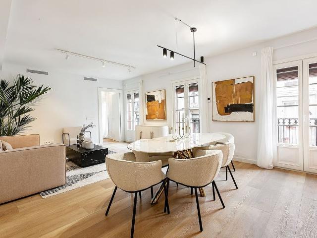 Piso en venta en calle Tallers, Barcelona, de 120 m² 3 habitaciones por 635.000