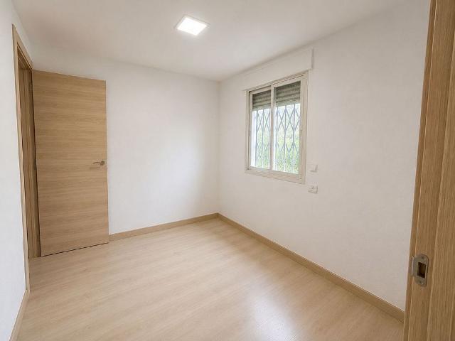 Piso en venta en calle Tamarit, Ripollet, de 65 m² 2 habitaciones por 125.000