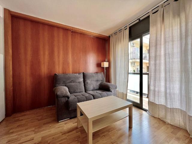 Piso en venta en calle Tarragona de, Reus, de 38 m² 1 habitación por 106.000