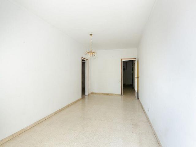Piso en venta en calle Telegraf, Barcelona, de 59 m² 4 habitaciones por 319.500