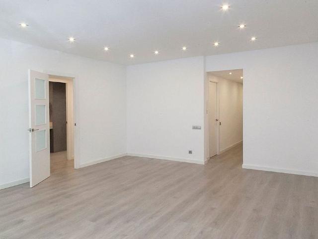 Piso en venta en calle Tenor Masini, Barcelona, de 91 m² 3 habitaciones por 545.000