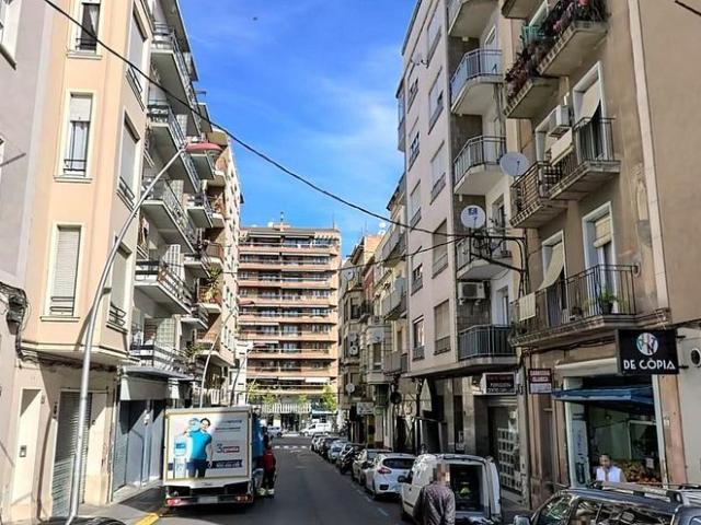 Piso en venta en calle Teuleries, Lleida, de 146 m² 4 habitaciones por 85.000