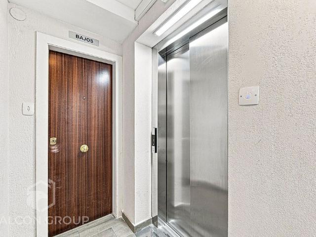 Piso en venta en calle Tirso, Barcelona, de 60 m² 3 habitaciones por 175.000