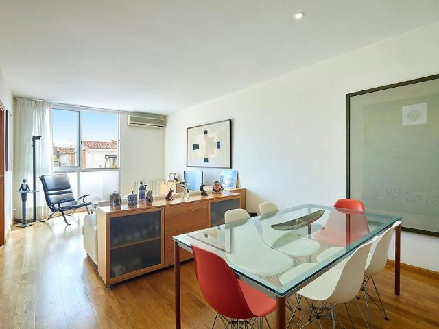 Piso en venta en calle Torrent de L'olla, Barcelona, de 80 m² 3 habitaciones por 698.000