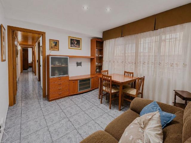 Piso en venta en calle Torres de Les, Sant Joan Despí, de 47 m² 2 habitaciones por 230.000