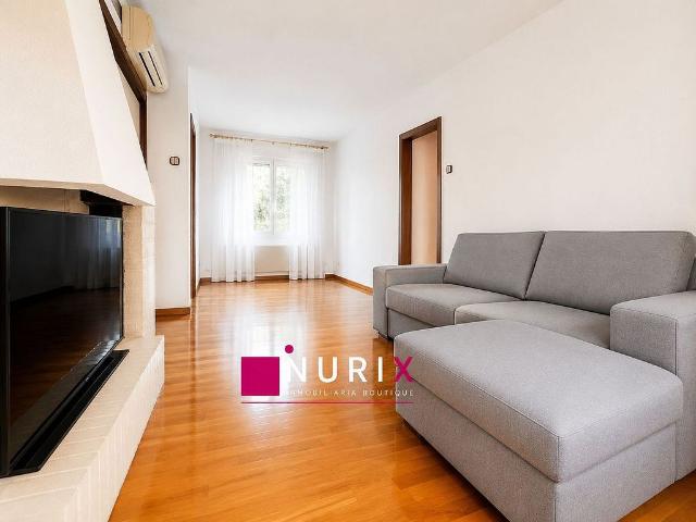 Piso en venta en calle Treball, Barcelona, de 85 m² 4 habitaciones por 350.000