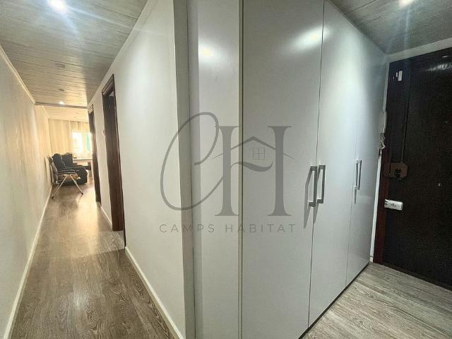 Piso en venta en calle Urgell de L', Sant Boi de Llobregat, de 71 m² 2 habitaciones por 235.000