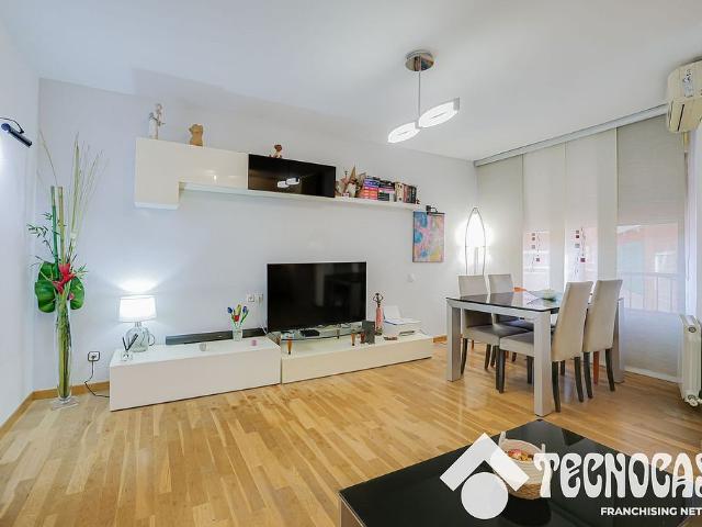 Piso en venta en calle Valldaura, Barcelona, de 58 m² 2 habitaciones por 269.000