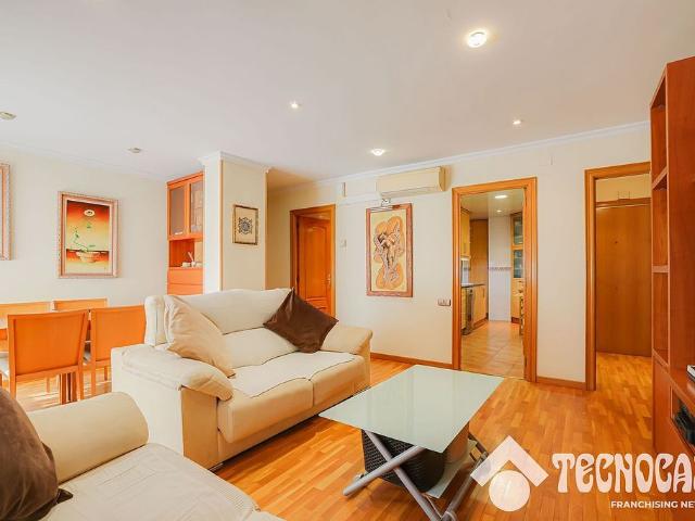 Piso en venta en calle Valldaura, Barcelona, de 86 m² 3 habitaciones por 329.000
