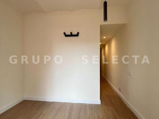 Piso en venta en calle Vallespir, Barcelona, de 43 m² 2 habitaciones por 335.000