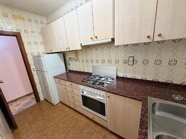 Piso en venta en calle Velia, Barcelona, de 60 m² 3 habitaciones por 259.000