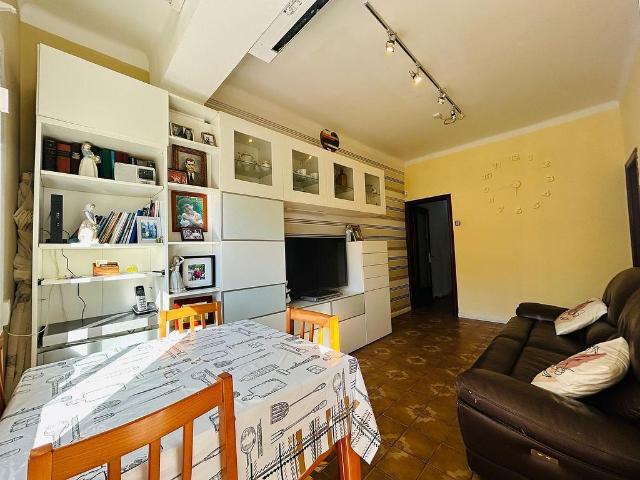 Piso en venta en calle Ventura Plaja, Barcelona, de 68 m² 4 habitaciones por 325.000