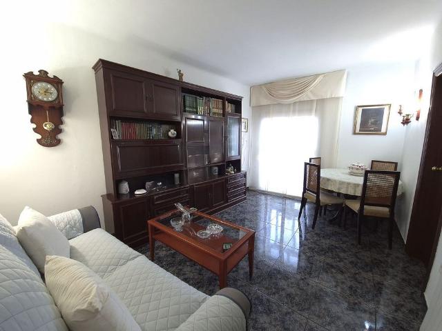Piso en venta en calle Verge de la Merce, Esplugues de Llobregat, de 63 m² 3 habitaciones por 265.000