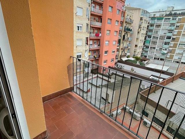 Piso en venta en calle Viladomat, Barcelona, de 102 m² 4 habitaciones por 500.000