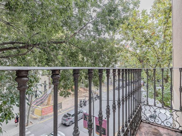 Piso en venta en calle Viladomat, Barcelona, de 52 m² 2 habitaciones por 250.000