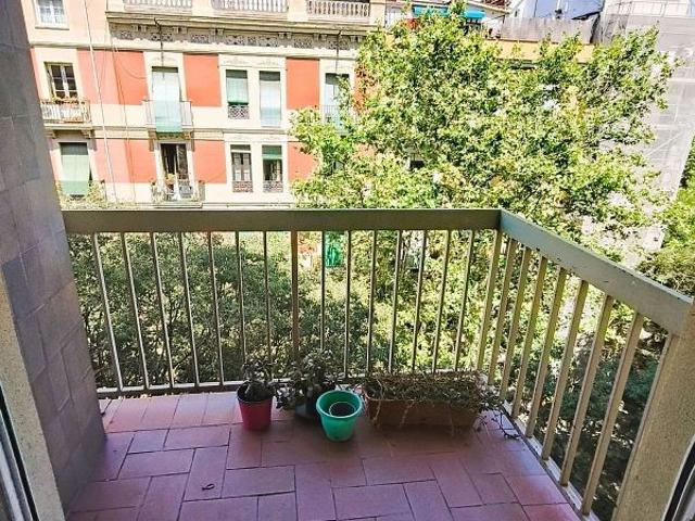 Piso en venta en calle Viladomat, Barcelona, de 84 m² 3 habitaciones por 430.000