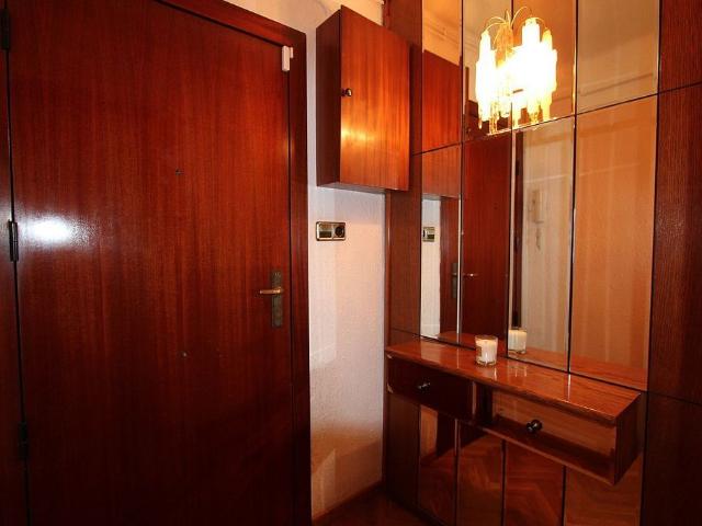 Piso en venta en calle Viladrosa, Barcelona, de 87 m² 3 habitaciones por 279.900