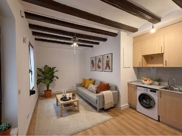Piso en venta en calle Vinaros, Barcelona, de 33 m² 1 habitación por 175.000