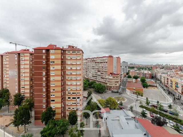 Piso en venta en calle Xiprer, Cornellà de Llobregat, de 44 m² 2 habitaciones por 159.000